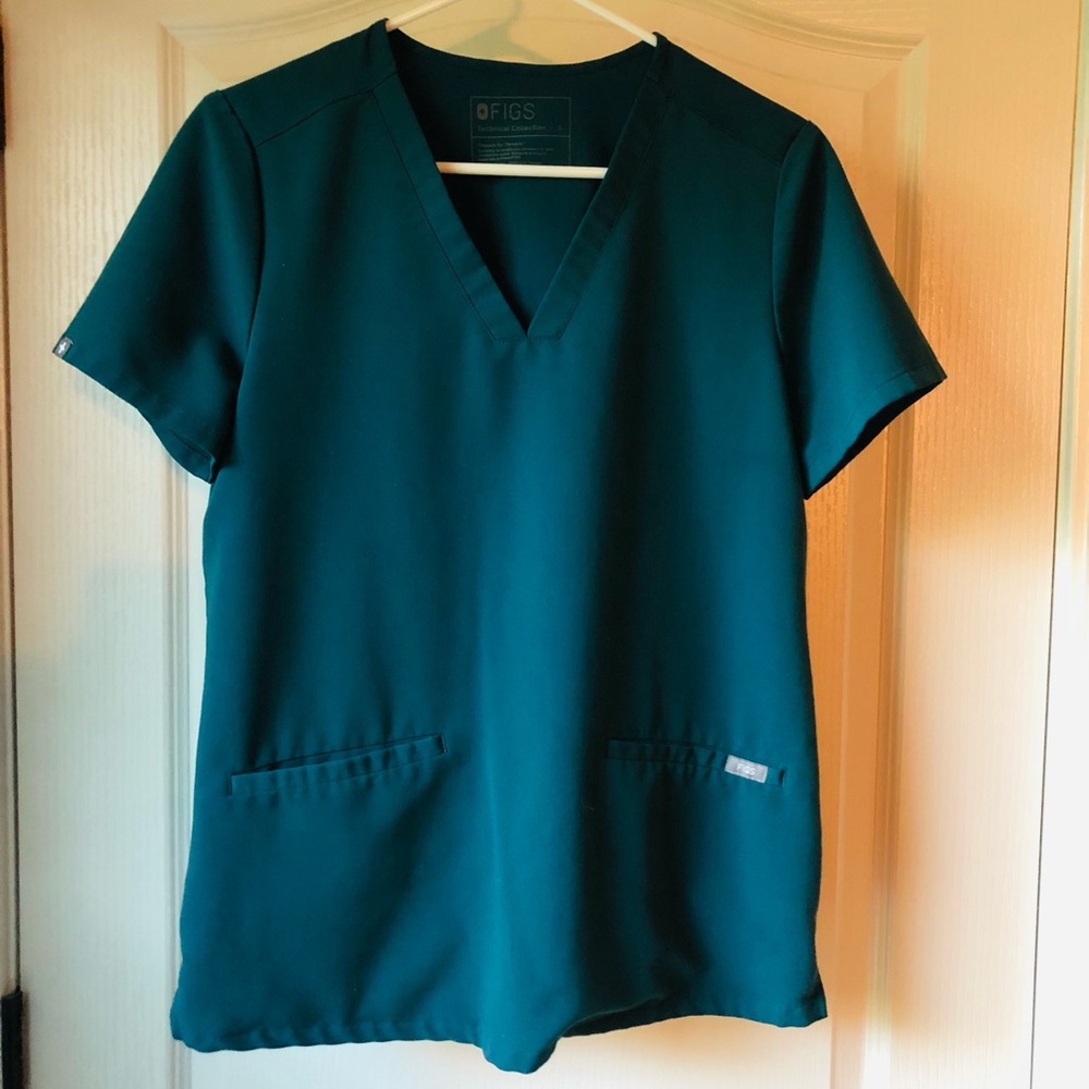 Figs Casma scrub Top